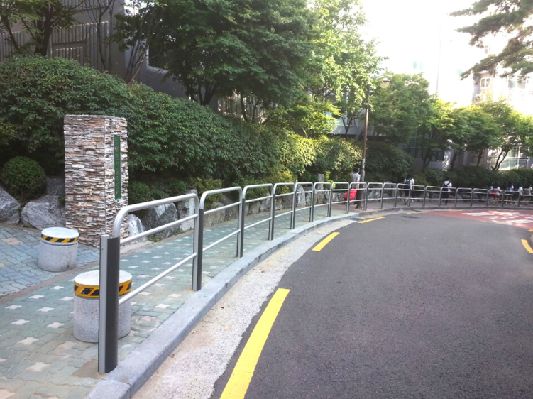 2 관악구 보행자 펜스.png